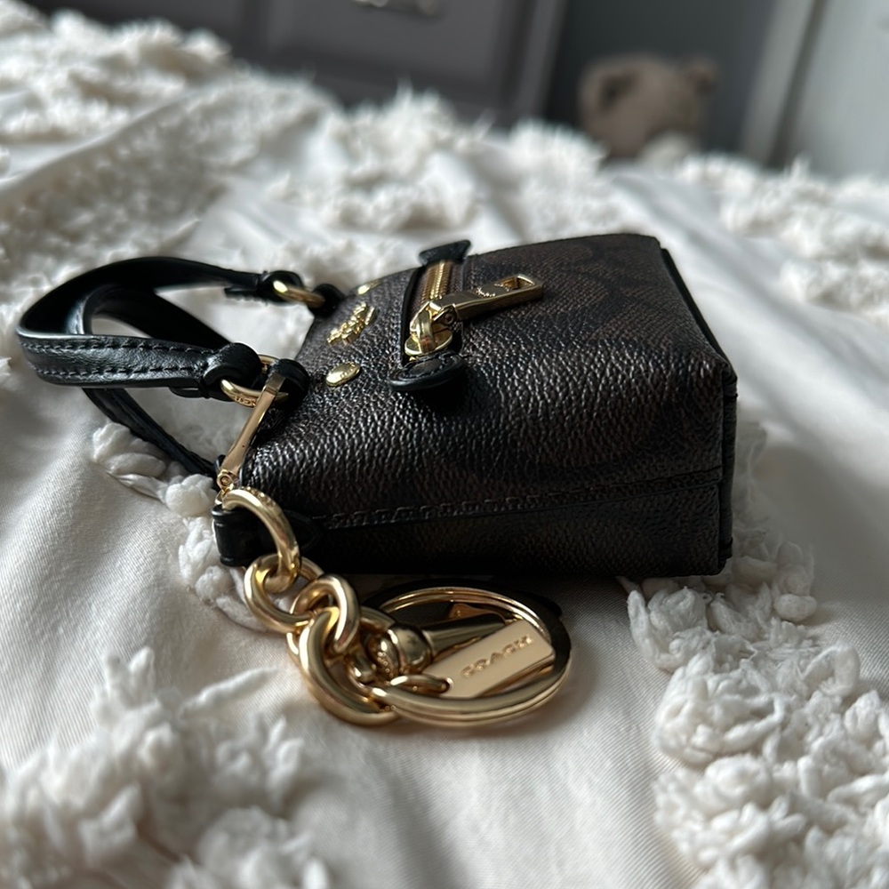 Coach Mini tote keychain - Picture 8 of 12